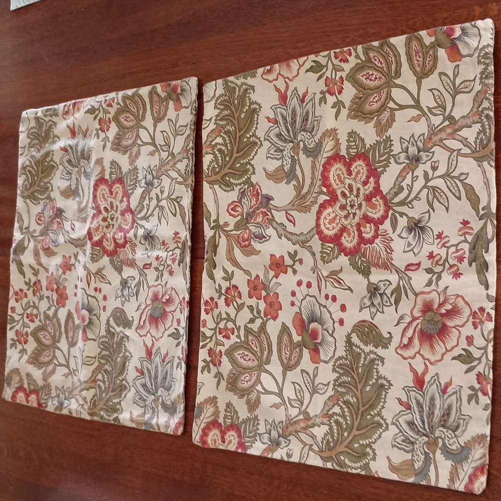 Kings Road Chalet Floral Throw Pillow Covers (b100)